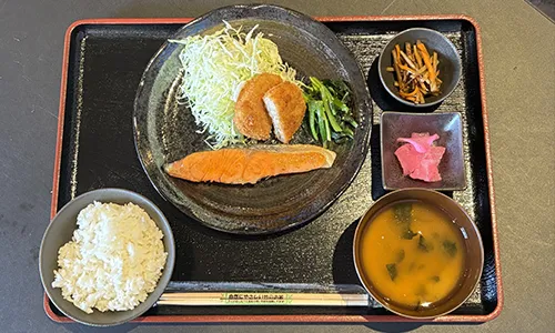 シャケ定食